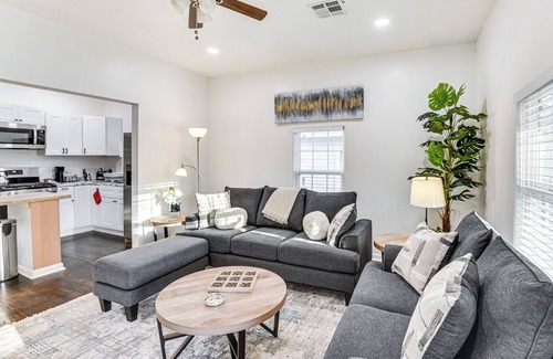 Tulsa House | 1 Mi to Tulsa Arts District: Updated Home w/Deck!