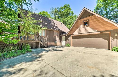 Holland House | 1 Mi to Tunnel Park Holland Home with Fire Pit