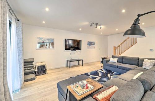 Holland House | 1 Mi to Tunnel Park Holland Home with Fire Pit