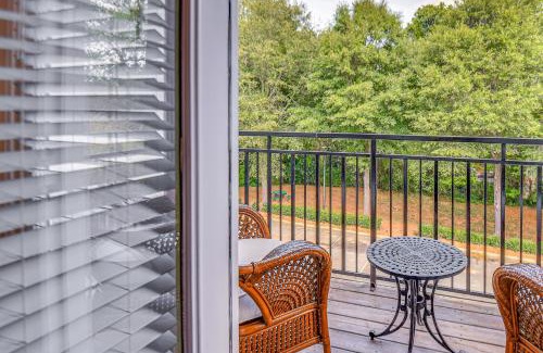 Athens Apartment | 1 Mi to UGA Charming Athens Condo with Balconies!