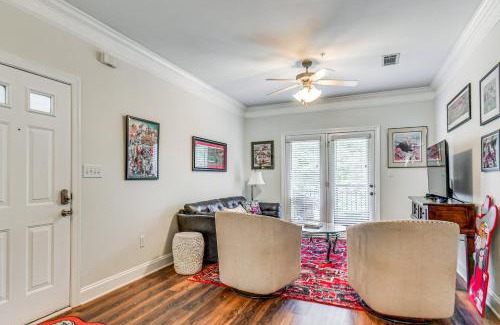 Athens Apartment | 1 Mi to UGA Charming Athens Condo with Balconies!