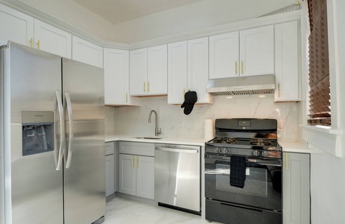 South Louisville Apartment | 1 Mi to UofL: Pet-Friendly Louisville Apartment!