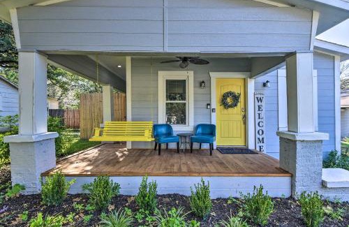 Central Arlington House | 1 Mi to UTA Arlington Elm Cottage with Fenced Yard