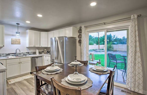 Clifton House | 1 Mi to Winery: Clifton Escape w/Grill & Yard!
