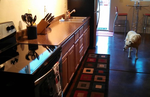 Sam Hughes Cottage | 1 mile east of the University of Arizona . 1.25 miles from UMC .