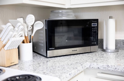 Clawson Apartment | 1 mile from Kaiser Oakland, Alta Bates, & UCSF Benioff Children's Hospital.