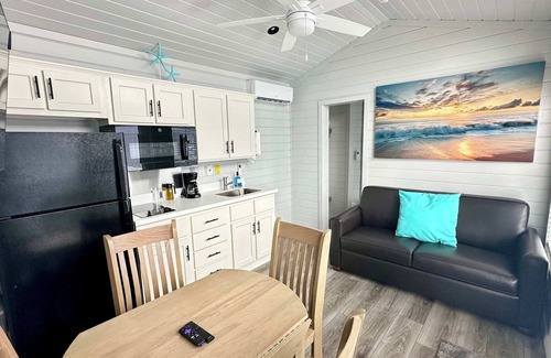Crystal Beach House | 1 Mile to Beach & Margaritaville*Brand New!