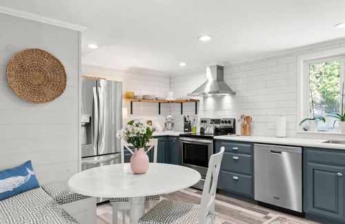 West Hyannisport House | 1 mile to Craigville Beach with Beach Pass and A/C!