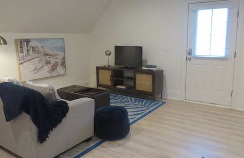 Charleston House | 1 mile to Credit One Stadium: Daniel Island Furnished 1 Bed, 1 Bath Studio Apt