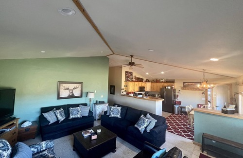 Innsbruck Val Moritz House | 1 Mile to ski Area/Amazing Views/Hot Tub - Five Star Reviews