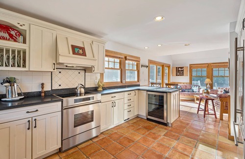 Quogue House | 1 mile to the beach, this Quogue home has it all.
