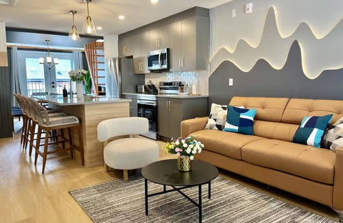 Harvie Heights Condo | 1 Min to Banff Gate Booth |Mountain Views, Loft Net, Kids’ Wall & Design Touches
