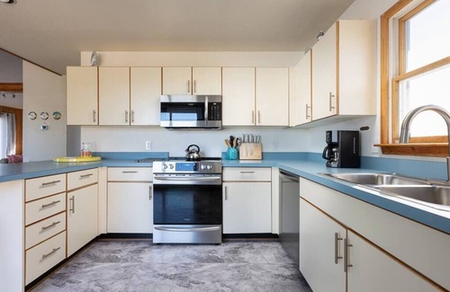 Corolla Cottage | 1-Min walk to Beach! Ocean Views, Hot Tub