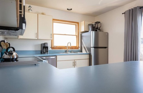 Corolla Cottage | 1-Min walk to Beach! Ocean Views, Hot Tub