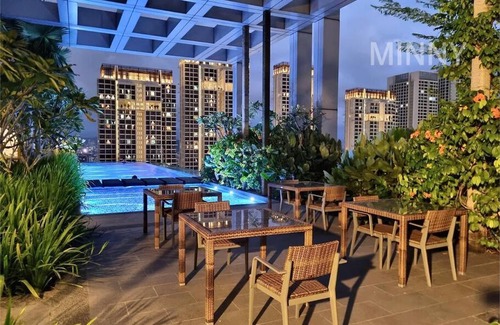 Bandar Tun Razak Apartment | 1 Min walk to Pavilion2 I King Size Sky Pool