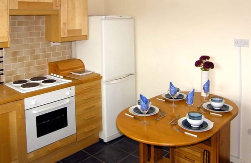 Angle Cottage | 1 MIREHOUSE PLACE, family friendly, country holiday cottage in Angle