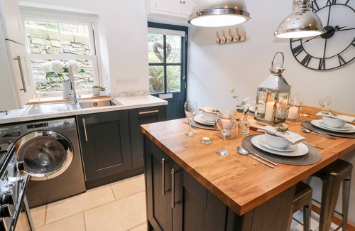Holmfirth Cottage | 1 OAKLEYS, family friendly, luxury holiday cottage in Holmfirth