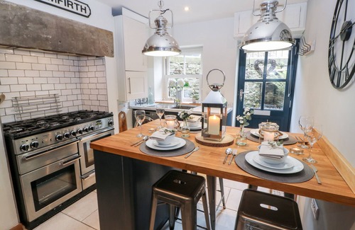 Holmfirth Cottage | 1 OAKLEYS, family friendly, luxury holiday cottage in Holmfirth