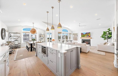 South Beach Haven House | 1 Off the Ocean, Heated Salt Water Pool, New Constructionnnn