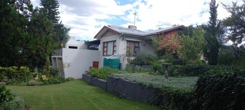 Somerset East Apartment | 1-On-Scott Garden Suites