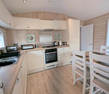 North Walsham House | 1 or 2 bedroom Hot tub Lodges