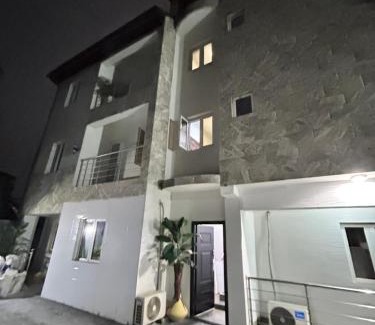 Ikeja Apartment | 1 or 2 Bedroom Luxury Ikeja Mini Flat Ikeja Lagos, Airport 5mins, 24 Hours power, GRA 3mins-Your Elegant Home in Ikeja
