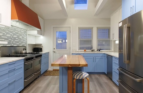 Lakeside Cottage | 1 or 2 Fun Cottages Sleep 2-10-20 People. Pool & Hot Tub. Steps to Beach + More