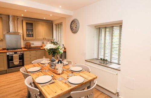 Hollow Meadows Cottage | 1 Orchard View