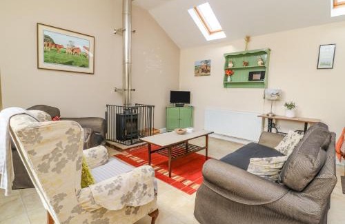 Ryther House | 1 Pines Farm Cottages