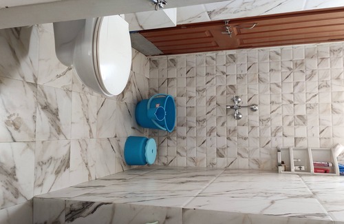 Indore House | 1 Private Room for single near Bangali Square - Home Food Available