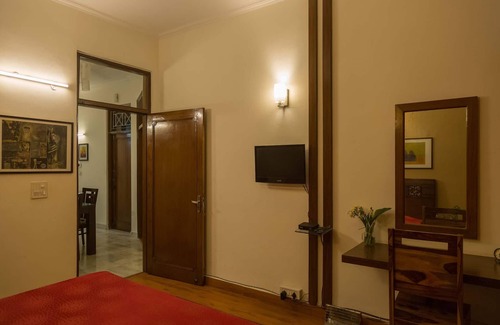 Kharera Bed & Breakfast | 1 Private Room In 3 Room Bnb In Hauz Khas in Center Delhi