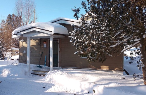 Algoma District House | 1 Queen & Private Bath w/Soaker Tub