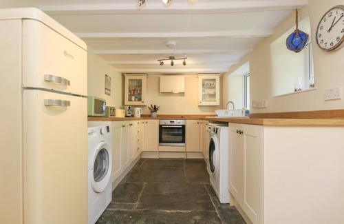 Treknow Cottage | 1 ROCK COTTAGES, pet friendly, character holiday cottage in Tintagel