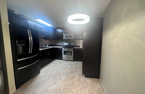 Russian Jack Park Condo | 1 room/3br condon<1mile away from UAA, hospital & costconLGBTQ & Pet friendly