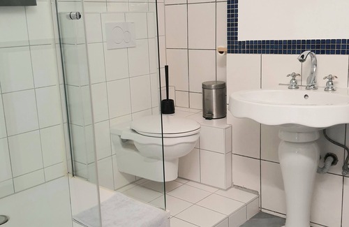 Straßenhaus House | 1-room apartment with kitchenette, large TV and shower/WC, 20 sqm