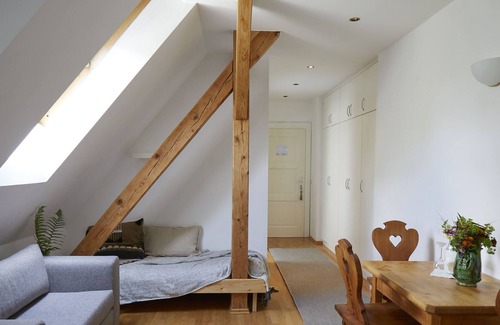 Morlbach House | 1 room apartment "Lou Reed Laurie Anderson" in Mörlbach Castle