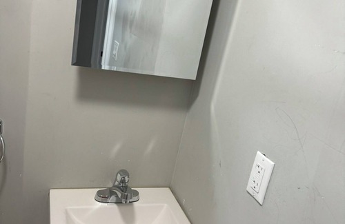 Kearny Cabin | 1 Room Available! Fully Updated with WIFI. Looking for 1 FEMALE STUDENT Only.n
