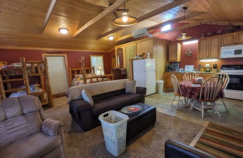 Hico Cabin | 1 room cabin Fern Creek Cabins @ New River Gorge White Water Hiking Hot tub. nnn