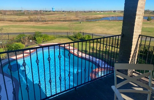 League City House | 1 Room only for Rent on the Golf Course with a Coffee Bar upstairs. Max 2 guests