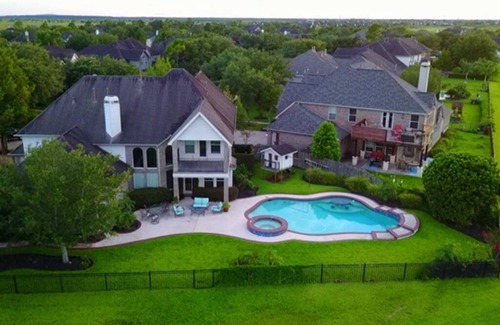 League City House | 1 Room only for Rent on the Golf Course with a Coffee Bar upstairs. Max 2 guests