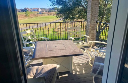 League City House | 1 Room only for Rent on the Golf Course with a Coffee Bar upstairs. Max 2 guests