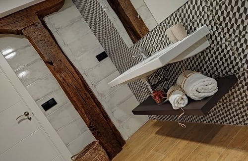 Allin Bed & Breakfast | 1 room with bathroom and breakfast near Urederra.