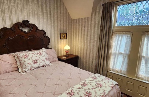 Springfield Hotel | #1 Rose Room at The Feitshans House