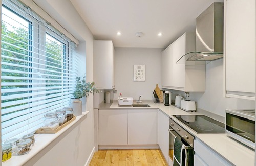 Arundel Apartment | 1 Roseland Apartment, Arundel - a flat that sleeps 2 guests in 1 bedroom