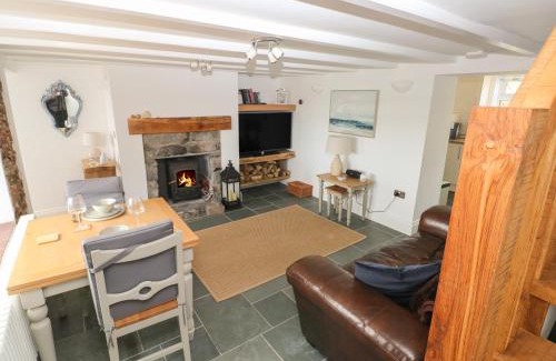 Horton House | 1 Salt Cottage