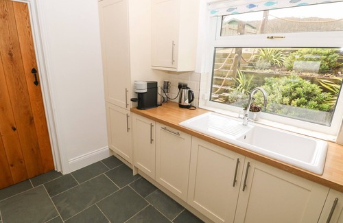Horton Cottage | 1 SALT COTTAGE, pet friendly, country holiday cottage in Port Eynon
