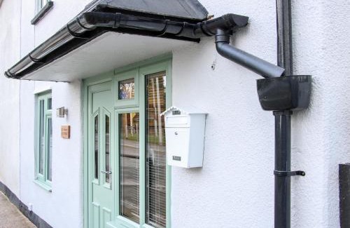 Four Crosses House | 1 Sarnwen Cottages