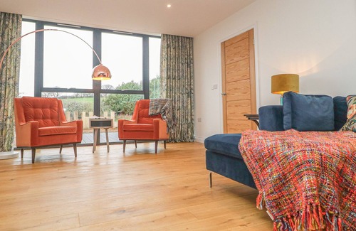 Chippenham House | 1 SEAGRY BARN @ NABLES FARM, family friendly in Upper Seagry
