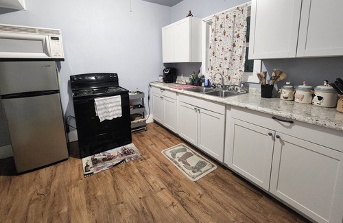 Del Mar Apartment | #1 *Simple Stay* DOWNSTAIRS Downtown Bayfront McGee Beach Sphon Shoreline HOSP