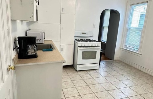 Utica Apartment | 1 Soothing 3-bedroom apartment with AC in Utica